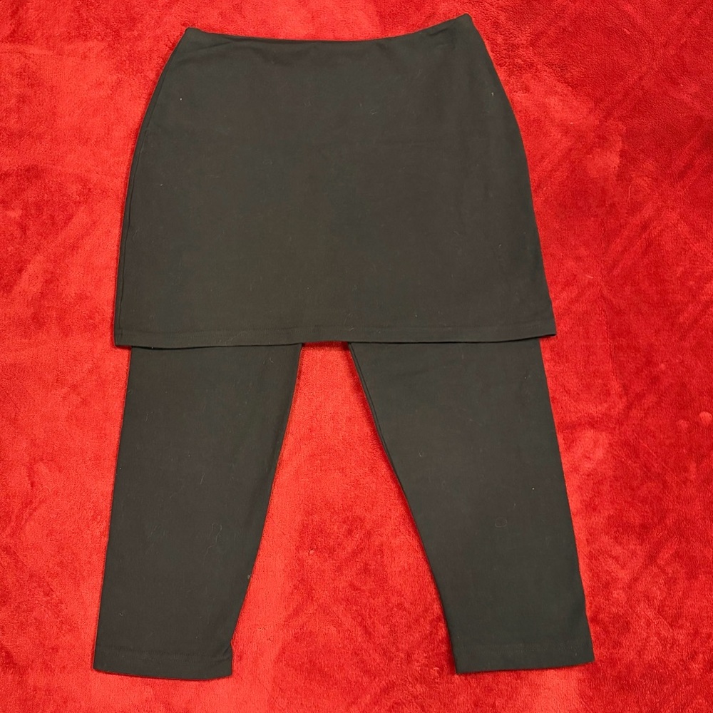Lyssé Black Skirted Capri Leggings